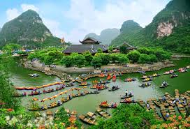 DAY 3: HALONG BAY – NINH BINH – TRANG AN BOAT RIDE – HANOI (B/BR/L/D)